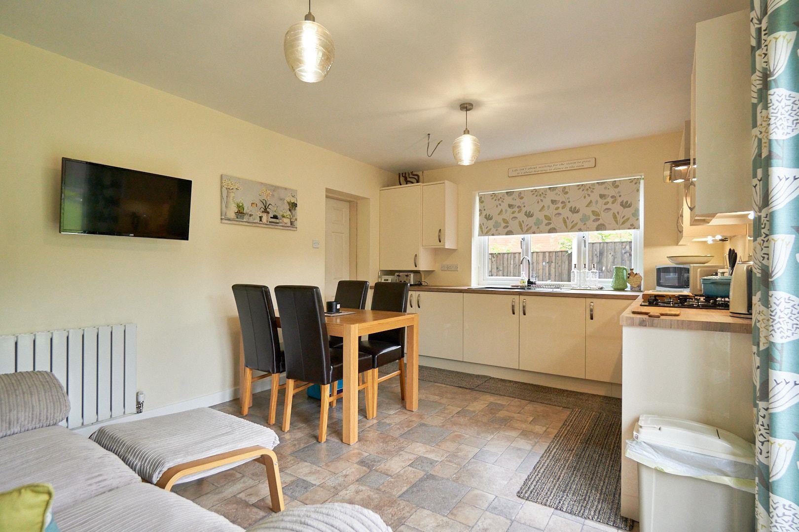 2 bed property in Higher Meadow, Leyland